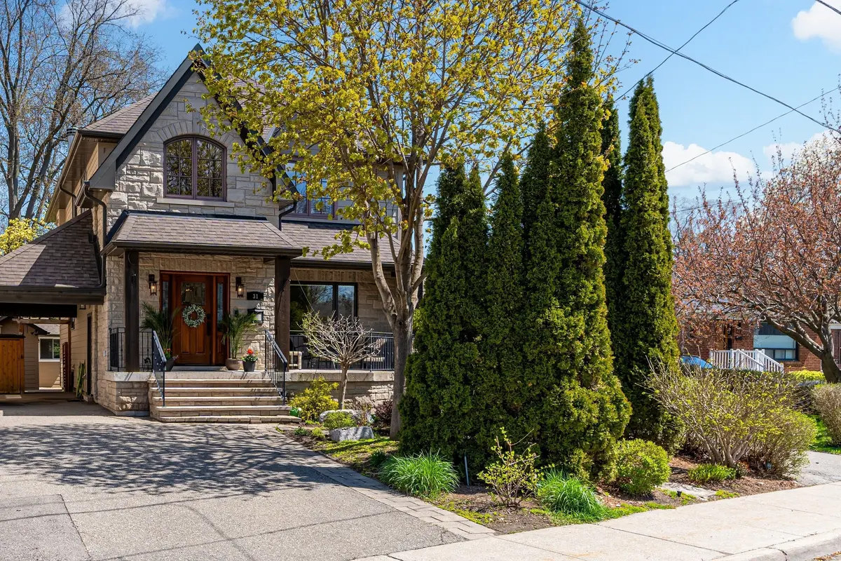 31 Maple AVE N, Mississauga, ON L5H 2R9