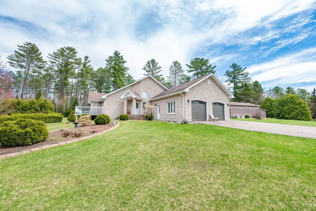 12 Boudreau RD, Head, Clara And Maria, ON K0J 2B0