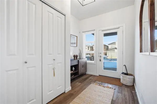 195 Crestmont DR, Winnipeg, MB R3X 0S1