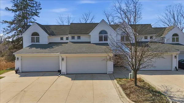 24107 Tana CT, Farmington Hills, MI 48335