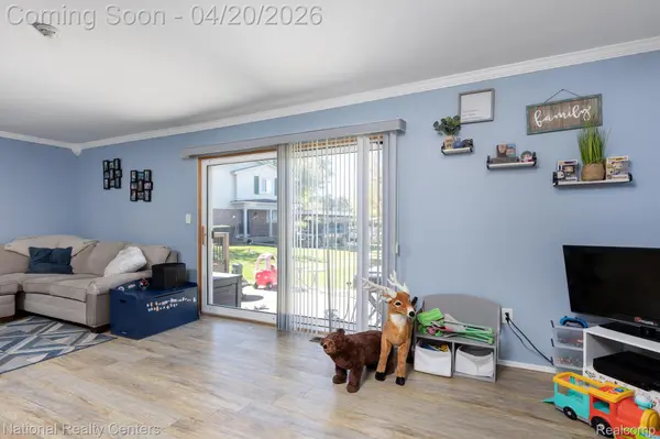 2057 W FRANKLIN DR, Canton Charter Township, MI 48187