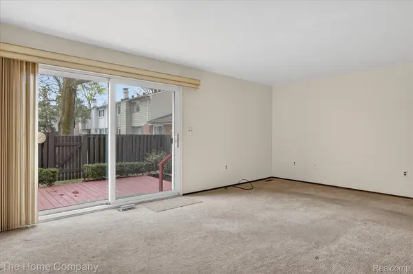 2052 Wickham ST, Royal Oak, MI 48073