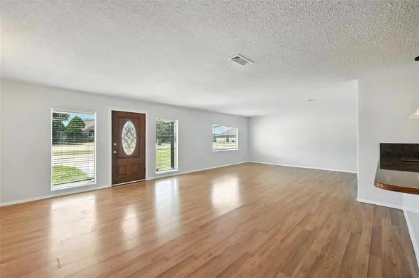 236 Half Moon Way, Runaway Bay, TX 76426