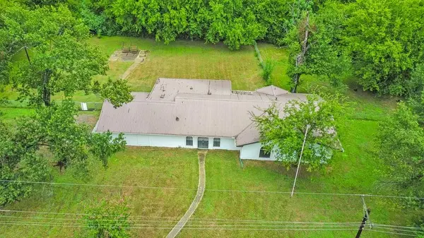 203 S Hogg Street, Streetman, TX 75859