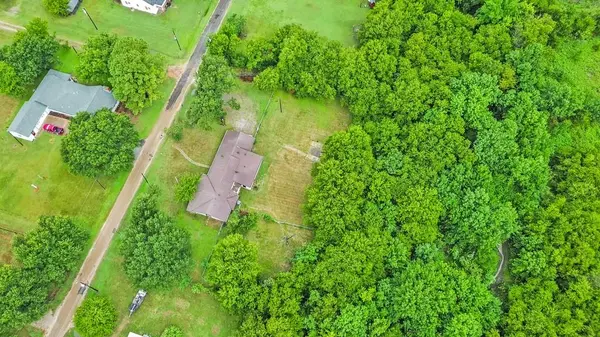 203 S Hogg Street, Streetman, TX 75859