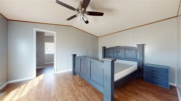 206 Creekview Meadows Court, Springtown, TX 76082