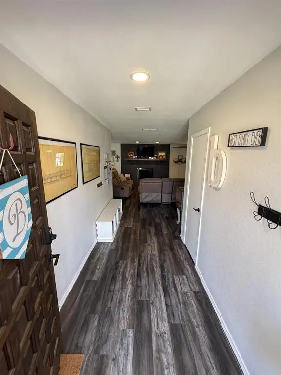 910 Panorama Loop, Waxahachie, TX 75165