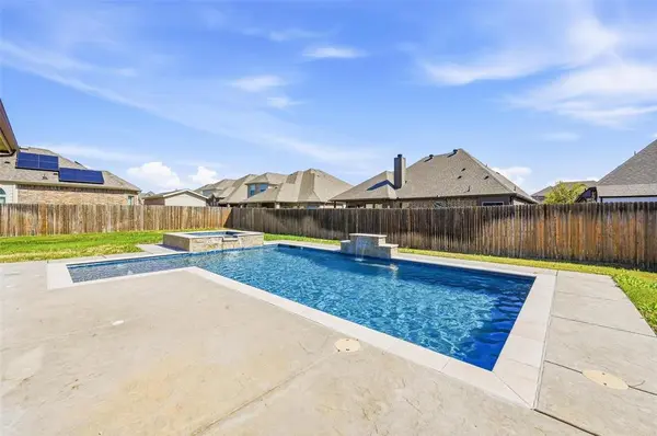 110 Sweetleaf Drive, Red Oak, TX 75154