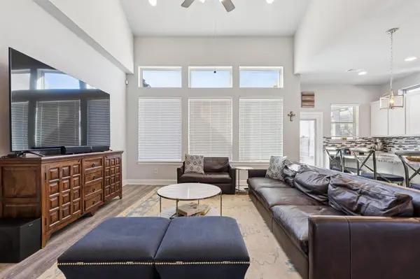 2000 Crescent Street, Fort Worth, TX 76008