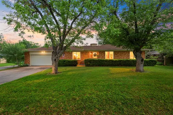 706 W Denison Drive, Robinson, TX 76706