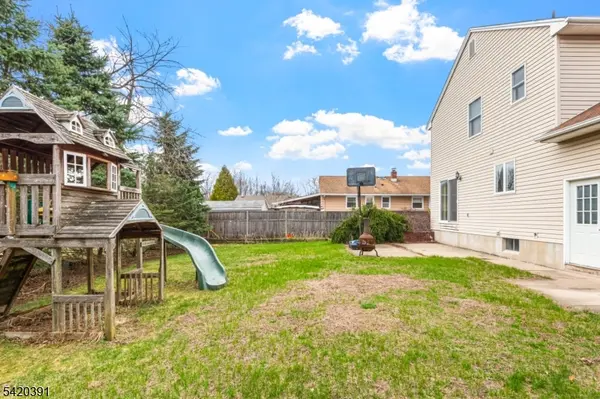 1313 Dukes Pkwy E, Manville Boro, NJ 08835