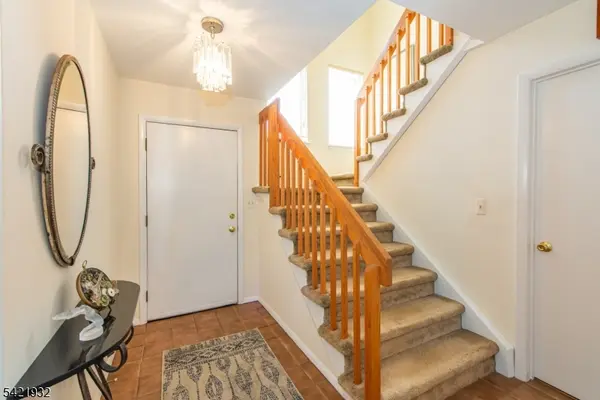 313 Stephanie Dr, North Caldwell Boro, NJ 07006