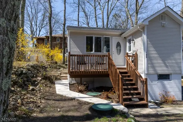 102 Dartmouth Trl, Hopatcong Boro, NJ 07843