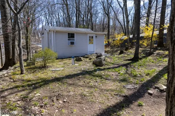 102 Dartmouth Trl, Hopatcong Boro, NJ 07843