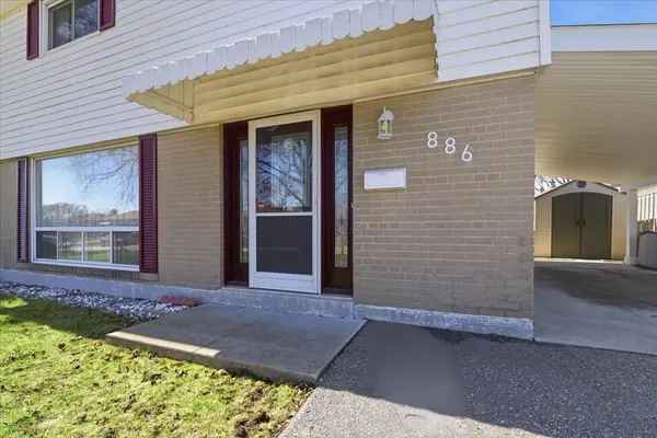 886 Antonio ST, Pickering, ON L1W 1T3