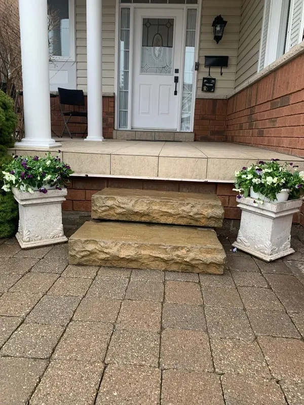 471 Woodsmere CRES, Pickering, ON L1V 7A5