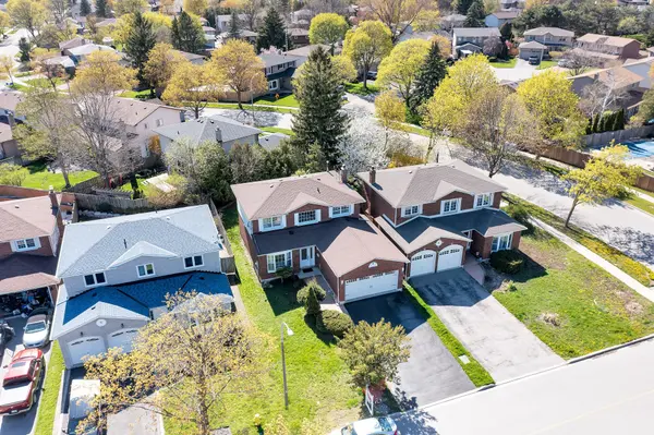 4 Broughton CT, Whitby, ON L1N 6Y8