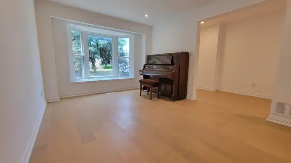 35 Wintermute BLVD, Toronto E05, ON M1W 3M5