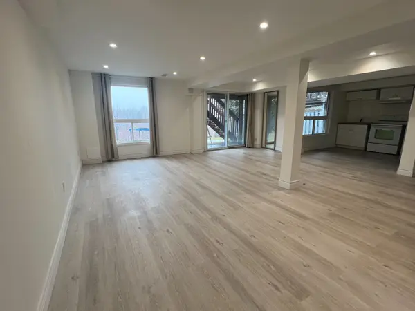 367 Silken Laumann DR #Bmnt, Newmarket, ON L3X 2J1