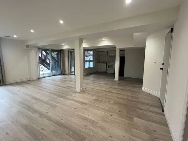 367 Silken Laumann DR #Bmnt, Newmarket, ON L3X 2J1