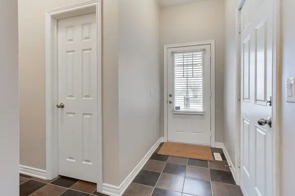 42 Courtland CRES, Newmarket, ON L9N 0A9