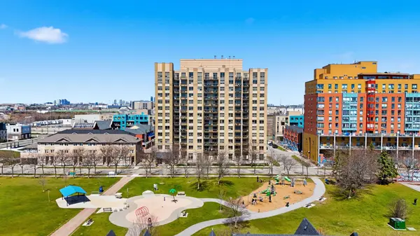 4 Elsinore PATH #209, Toronto W06, ON M8V 4G7