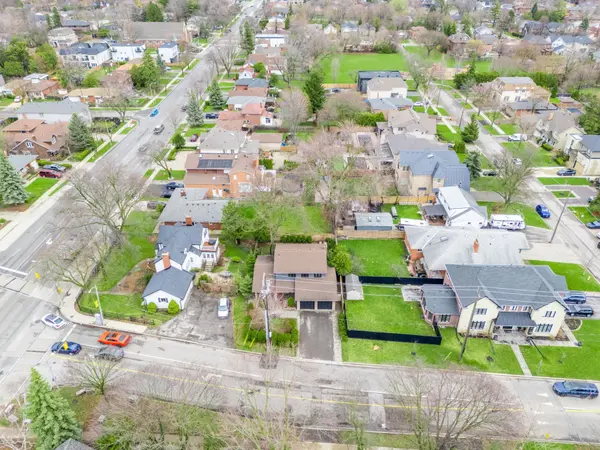 3 Shaver AVE S, Toronto W08, ON M9B 3S7