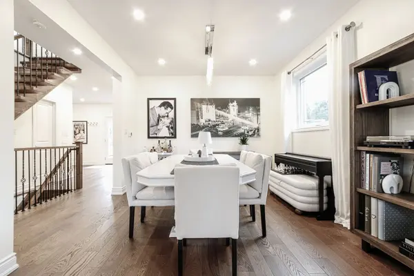 3301 Nadine CRES, Mississauga, ON L5A 3L4