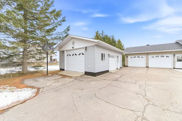 56 Robertson DR, Whitewater Region, ON K0J 1C0