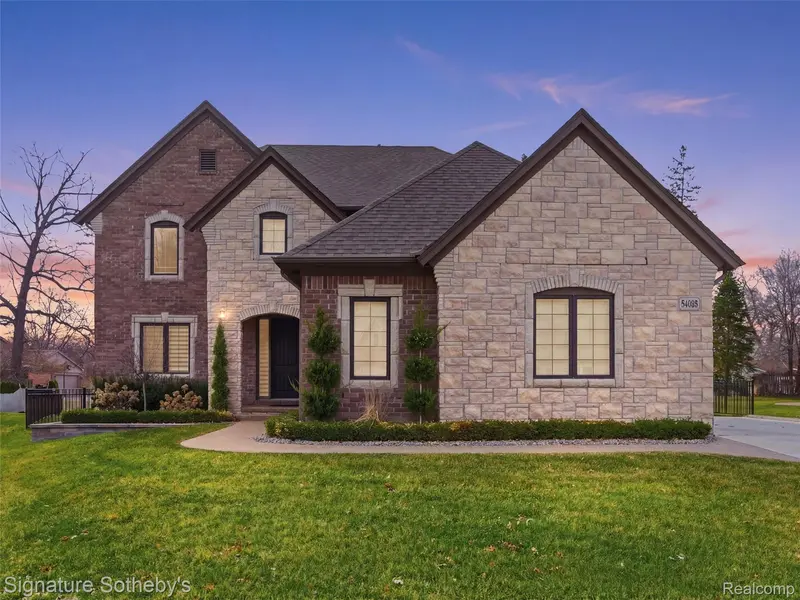 54085 Deadwood LN, Shelby Charter Township, MI 48316