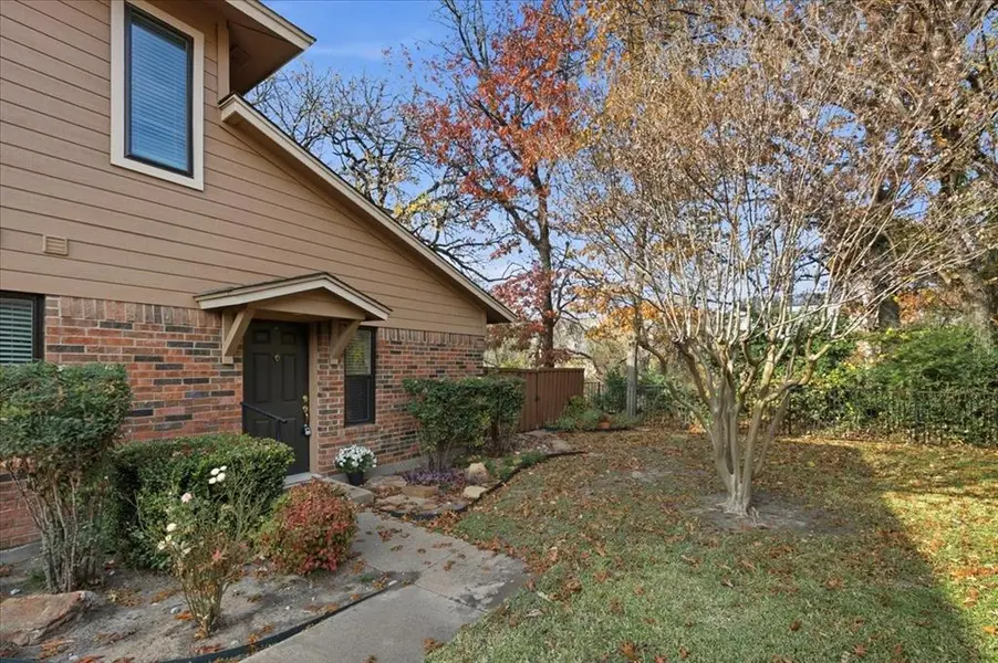 5642 Cedar Creek Drive, Benbrook, TX 76109