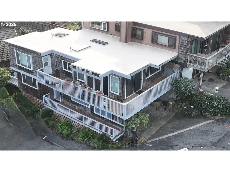 222 DEL NORTE LN #8, Brookings, OR 97415