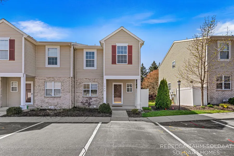 1040 Ada Place DR SE, Ada Twp, MI 49546