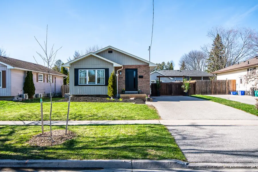 202 Willis AVE, Whitby, ON L1N 9J9
