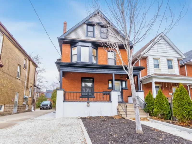 204 Balsam AVE, Hamilton, ON L8M 3B8