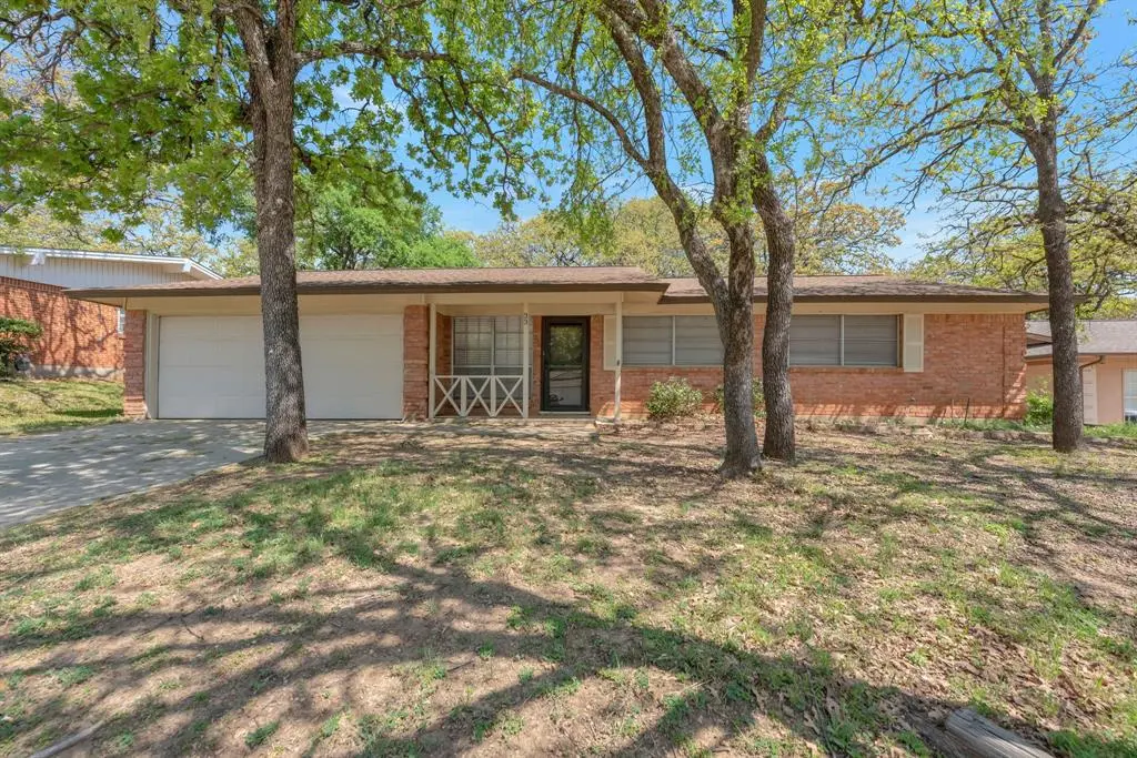 33 Somerset Terrace, Bedford, TX 76022