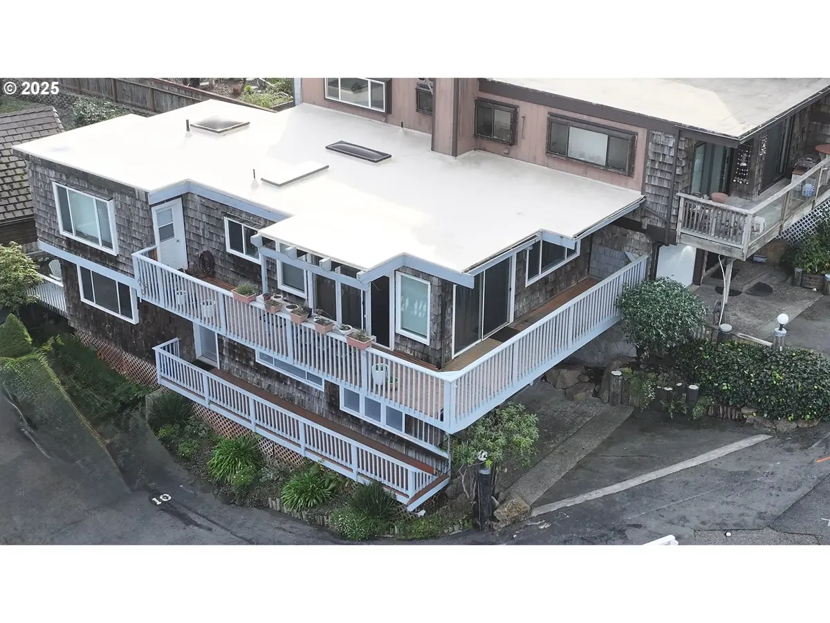 222 DEL NORTE LN #8, Brookings, OR 97415