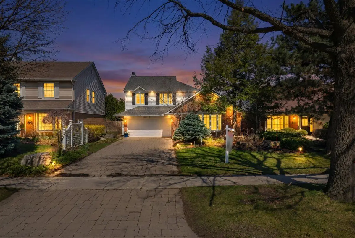 2491 Parmeer DR, Mississauga, ON L5C 2Y3