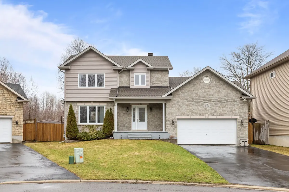 23 Anita CIR, The Nation, ON K0A 2M0