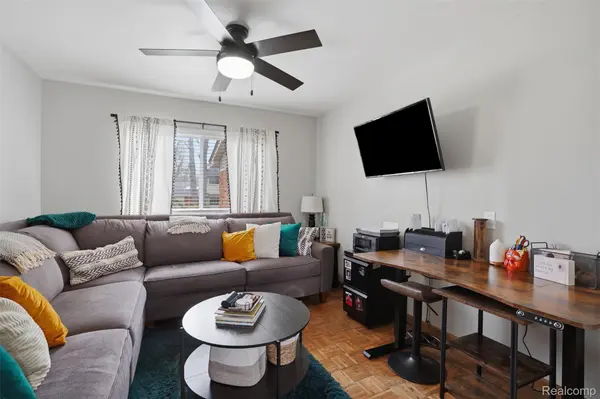 9610 Woody CT, White Lake Charter Township, MI 48386