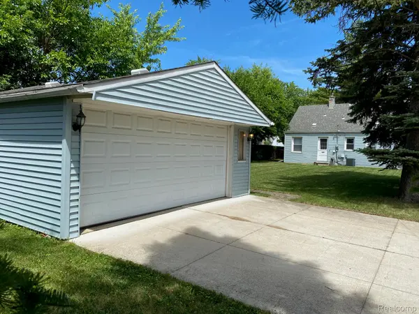 23007 Rosalind AVE, Eastpointe, MI 48021