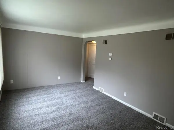 23007 Rosalind AVE, Eastpointe, MI 48021