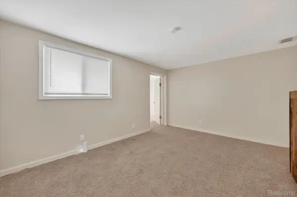 6914 Arlene CT, Romulus, MI 48174