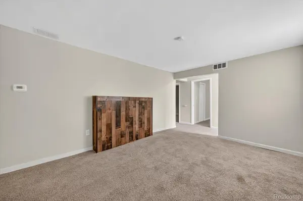 6914 Arlene CT, Romulus, MI 48174