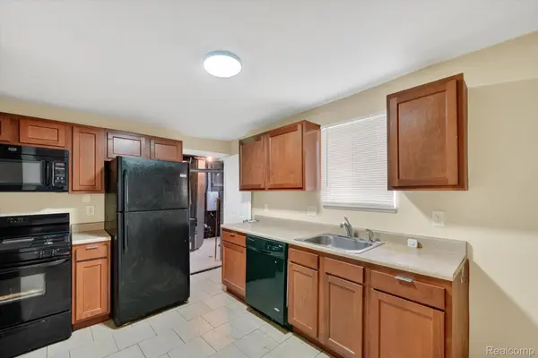 6914 Arlene CT, Romulus, MI 48174