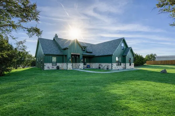 301 Sharla Smelley Road, Weatherford, TX 76088