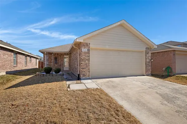 8828 Valley River Drive, Fort Worth, TX 76244