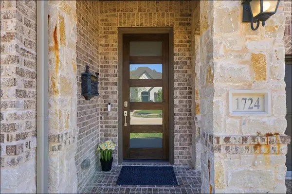 1724 Sir Dustin Lane, Carrollton, TX 75010