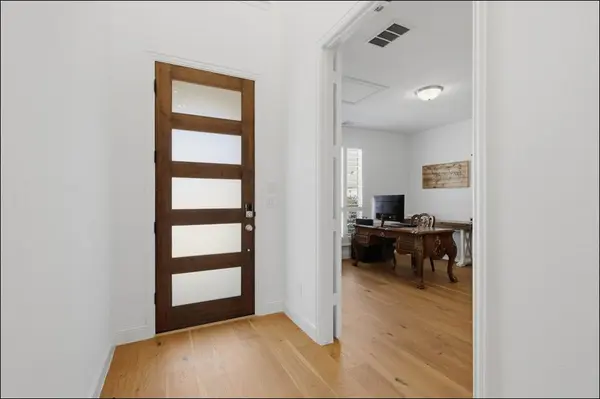 1724 Sir Dustin Lane, Carrollton, TX 75010