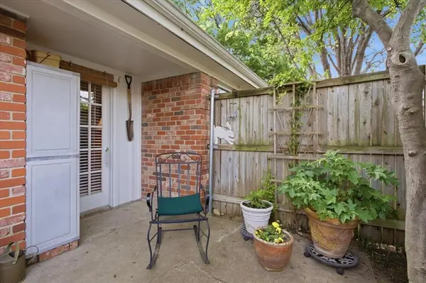 1117 Roaring Springs Road, Fort Worth, TX 76114